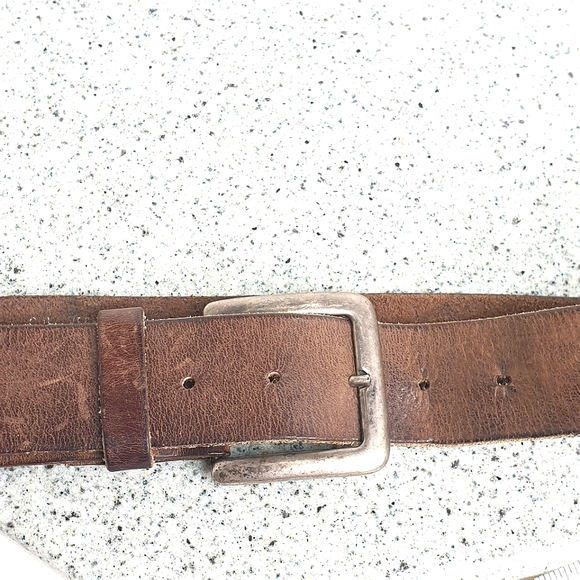 Vermillion leather belt with silver sun detailing size large - Picture 3 of 7